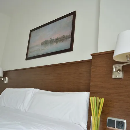 Palacio Congresos Hotel 3*